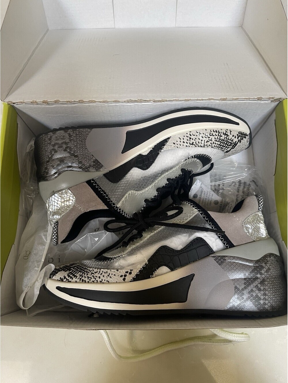 Gianni Bini Taylor Women's Sneakers Size 7.5M Grey Multi-Color Snakeskin